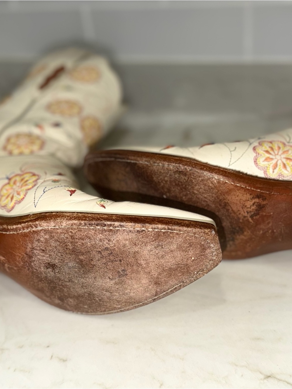 Lucchese 1883 Cream Embroidered Floral Western Boots 7.5 - Picture 16 of 16